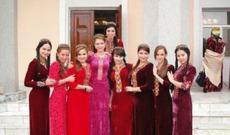 Türkmənistanda saçlarını rəngləyən qadınlar cərimələnir