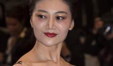 Sinəsini çöldə qoydu - Film yaddan çıxdı