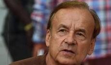 Baş məşqçdəni futbolçulara  rus qızları ilə görüş qadağası