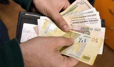 Manat sabitliyini qorumaqda davam edir