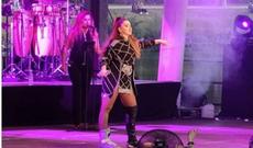 Hadisə səhnəyə tək çəkməylə çıxdı