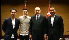 Mesut Özil irqçi münasibətə etiraz edərək yığmanı tərk etdi