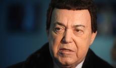 Müğənni deputat komaya düşdü