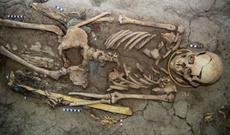 Qazaxıstanda arxeoloqlar “qızıl adam” tapdılar