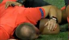 Avroliqa matçında insident: Hakimin başını yardılar - Video