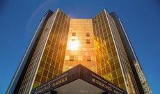 Manat sabitliyini qorumaqda davam edir