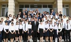 İlham Əliyev 227 saylı tam orta məktəbdə yaradılan şəraitlə tanış olub