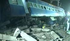 Hindistanın şimalında dəmiryolunda qəza baş verib