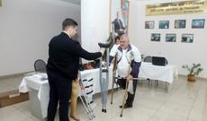 Fiziki məhdudiyyətli insanlara reabilitasiya vasitələri paylanılıb