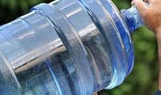 Bakıda fantastik qiymətə su satılır: İspaniya, yoxsa sex malı?