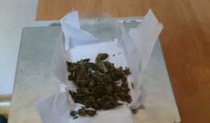 Gömrükdə vətəndaşın cibində narkotika aşkarlanıb