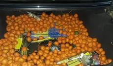 Avtomobilin yük yerindən külli miqdarda pirotexniki vasitələr aşkarlanıb