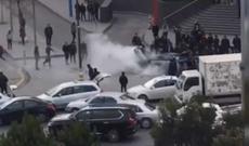 “Gənclik Mall”un qarşısında bahalı maşın yandı