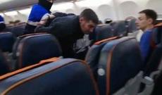 Sərxoş sərnişin Bakıya uçmaq istədi, Əfqanıstana sürdürdü - Video