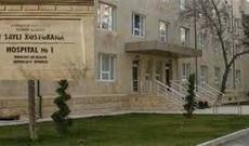 1 saylı Kliniki Tibbi Mərkəzdə (Semaşko) bibarıçılıq: Jurnalist Natiq Qocamana iynə vurulan zaman spirt tapılmayıb, yaş salfetkadan istifadə edilib