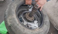 Gömrükdə avtomobildə mobil telefonlar və aksesuarları aşkarlanıb -VİDEO