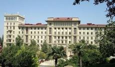 Gözətçi və xadimələrin də maaşı artırıldı