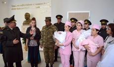 Hərbi qulluqçunun on iki ilin həsrətindən sonra üçəm körpəsi dünyaya gəlib