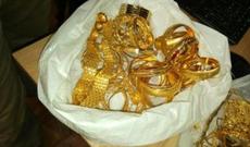 Rütbəli şəxsin qardaşı qızı azərbaycanlı aktrisanın qızıllarını oğurladı – VİDEO