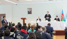 Əmək müqaviləsində işəgötürən işçinin  təhlükəsiz əmək şəraitinə təminat verilməsi öhdəliyini göstərməlidir