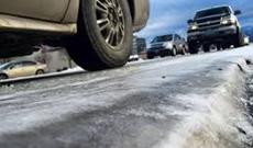 Almaniyada buzlu yol qəzaya səbəb olub