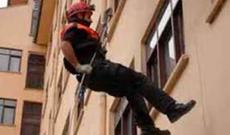 Qapı arxasında qalana köməklik göstərilib