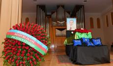 Prezident İlham Əliyev görkəmli bəstəkar Arif Məlikov ilə vida mərasimində iştirak edib