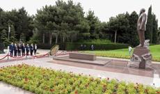 BSTA nümayəndə heyəti ümummilli lider Heydər Əliyevin məzarını və Şəhidlər xiyabanını ziyarət edib