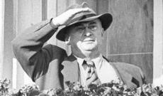 Beriyanın kabinetindən çıxan qadın paltarları