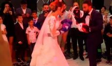 Azərbaycanlı dünya çempionu öz toyunda gəlinlə "yumruqlaşdı" — VİDEO