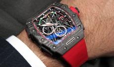 22 yaşlı azərbaycanlının milyonluq saatı oğurlandı