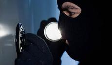 Bakıda evə basqın olub: Kişi öldürülüb.həyat yoldaşı yaralanıb