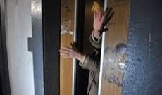 Liftdə köməksiz vəziyyətdə qalan xilas edilib