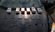 Avtomobildə mobil telefonlar aşkarlandı