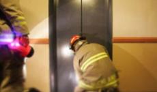 Liftdə köməksiz qalanlar və dənizdə batanlar xilas edilib