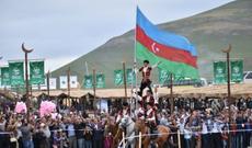 İlk Milli Yaylaq Festivalı minlərlə turist üçün möhtəşəm bayram tədbirinə çevrildi