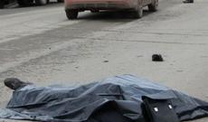 Başı telefona qarışdı, qadını vurub üstündən keçdi - Video