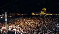 Heydər Əliyev Mərkəzinin qarşısında yadda qalan konsert izdihamı