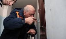 Bağlı qapılar arxasında qalanlar xilas edilib