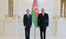 Prezident İlham Əliyev Böyük Britaniyanın Azərbaycanda yeni təyin olunmuş səfirinin etimadnaməsini qəbul edib