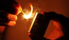 Bakıda arvadının üstünə benzin tökən polisləri də yandırmaq istəyib