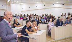 Dünya şöhrətli professor Qərbi Kaspi Universitetində