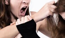 Bakı metrosunda RƏZALƏT - Qadınlar saçyolduya çıxdı