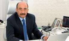 Əbülfəs Qarayev müəllimləri təbrik edib