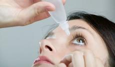 Gündə bir neçə dəfə gözyaşı damcılarından istifadə gözyaşı pərdəsinin bərpasına kömək edir