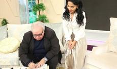 Ramiz Rövşən Nanəyə hədiyyə etdiyi kitaba bu sözləri yazıb