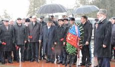 Əli Həsənov azərbaycanlıların xatirəsinin anım mərasiminə qatılıb - Şimali Osetiya-Alaniyada