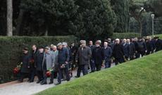 Ağsaqqallar Şurasının üzvləri ümummilli lider Heydər Əliyevin məzarını ziyarət ediblər