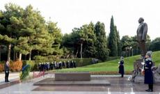 Vladimir Zelenski Heydər Əliyevin məzarını ziyarət etdi