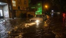 İranın Əhvaz şəhərini su basıb